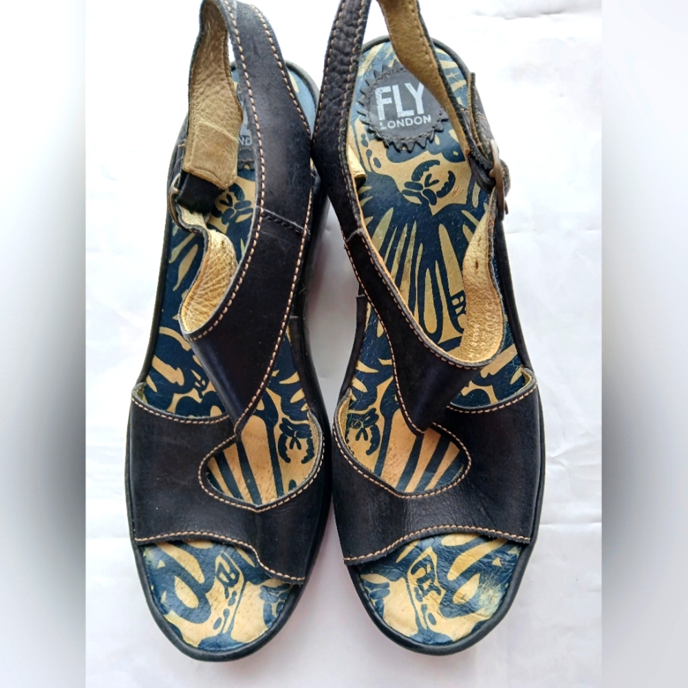 FLY LONDON SANDLES